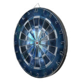 ダート盤の青く白い空および雲およびBULL ダーツボード (正面右)