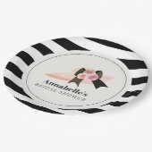 ダービースタイルの大きなピンクの帽子とバラのブライダルシャワー ペーパープレート (アングル)