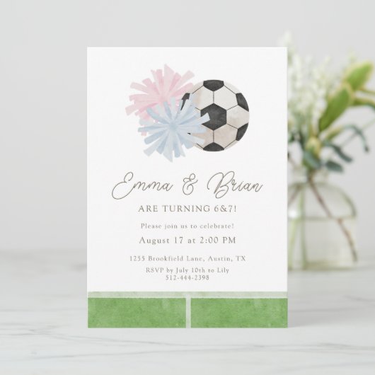 チアとサッカーの兄弟姉妹の合同誕生日パーティー 招待状 (スタンド正面)