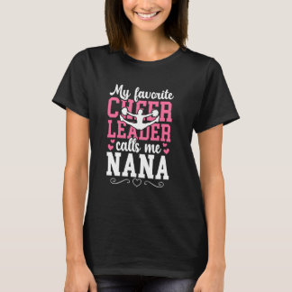 チアリーダーである孫娘を誇りに思うおばあちゃん Tシャツ
