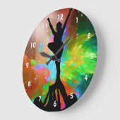 チアリーダーによるカラーバースト背景 ラージ壁時計 (傾斜)