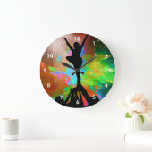 チアリーダーによるカラーバースト背景 ラージ壁時計 (ホーム)