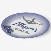 チアリーティング誕生日パーティー、任意の年齢ネイビーブルー ペーパープレート (アングル)