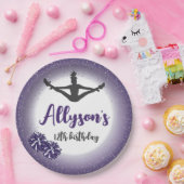 チアリーティング誕生日パーティー、任意の年齢パープル ペーパープレート (パーティー)