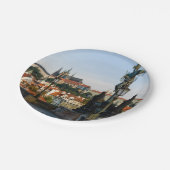 チェコのシャルル橋からのプラハ城の眺め。 ペーパープレート (アングル)