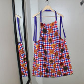 チェコのチェックのエプロンに付いたコルチ エプロン