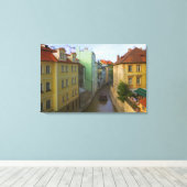 チェコのプラハの運河に関する歴史的建物 キャンバスプリント (インサイチュ (ウッドフロア))