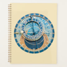 チェコのプラハ天文時計に近づく。