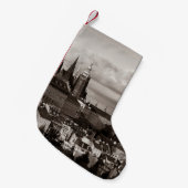 チェコの聖ヴィタス大聖堂を持つプラハ城  スモールクリスマスストッキング (正面 (吊り時))