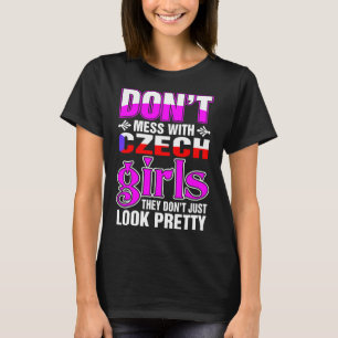 チェコガールズルックかわいらし Tシャツ