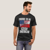 チェコ誇りを持ったアメリカ国旗のグラフィックヴィンテージCz Tシャツ (正面フル)