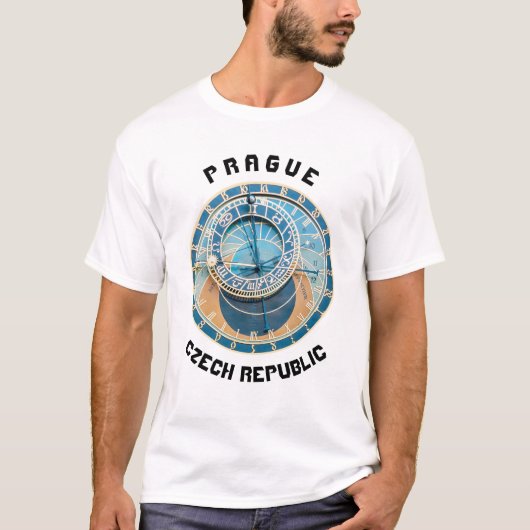 チェコ、プラハの天文時計クローズアップ Tシャツ (正面)