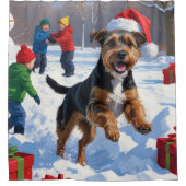 チェサピーク湾リトリエバー雪とクリスマスハット シャワーカーテン (正面)