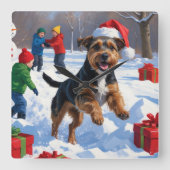 チェサピーク湾リトリエバー雪とクリスマスハット スクエア壁時計 (正面)