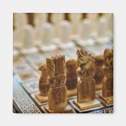 チェスが売りに出る、ハーン・エル・カリリ・バザール。 マグネット (正面)