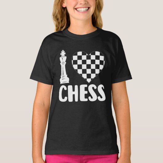 チェスが大好き - クラシックキングと市松模様のハート Tシャツ (正面)