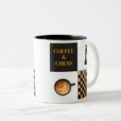 チェスとコーヒーコーヒー愛好家とチェスプレーヤー ツートーンマグカップ (正面右)