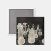 チェスのイメージを持つ磁石。黒の背景。 マグネット (正面/裏面)