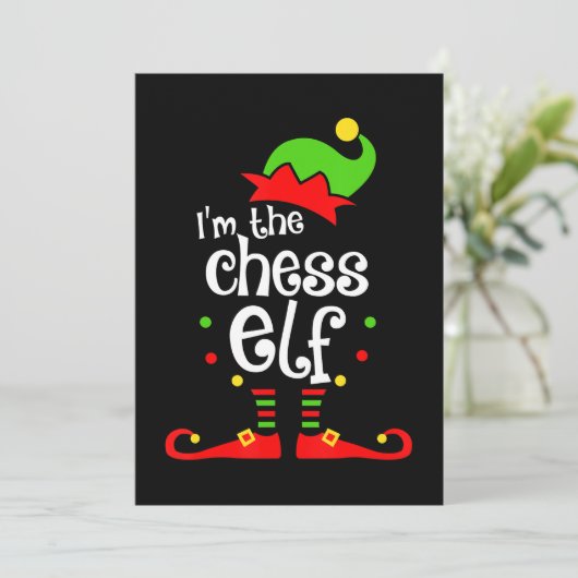 チェスのエルフのクリスマスプレゼントに最適な家族の友達 シーズンカード (スタンド正面)