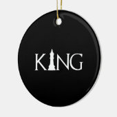 チェスのキングピースを持つ王様 セラミックオーナメント (左)