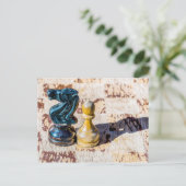 チェスのポーンと騎士 – 退役軍人 ポストカード (スタンド正面)