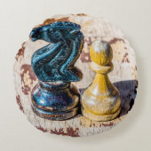 チェスのポーンと騎士 – 退役軍人 ラウンドクッション (正面)