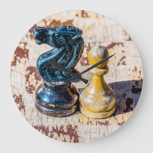 チェスのポーンと騎士 – 退役軍人 ラージ壁時計 (正面)