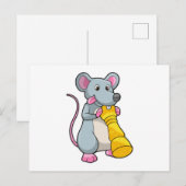 チェスのポーン駒と対局するネズミ ポストカード (正面/裏面)