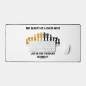 チェスの動きの美しいは後ろ考えにある デスクマット (キーボード&マウス)