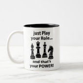 チェスの戦略プレーヤー ツートーンマグカップ (左)