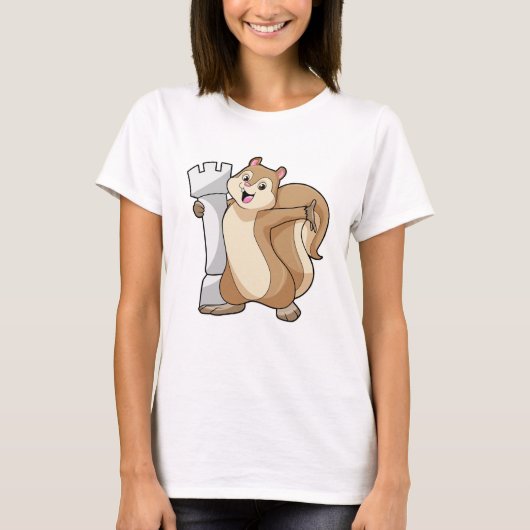 チェスの駒キングとチェスをするリス Tシャツ (正面)