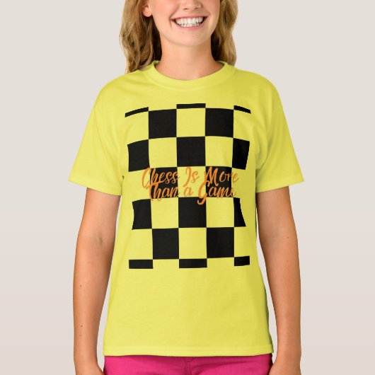 チェスはゲームを超える"市松模様グラフィック" Tシャツ (正面)