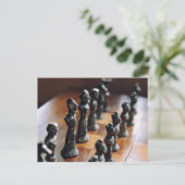 チェスをテーマにしたアンティークヴィンテージチェスのセットウッド ポストカード (スタンド正面)