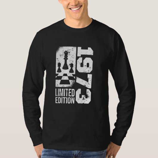 チェスゲーム1973誕生日チェス片将棋士 Tシャツ (正面)