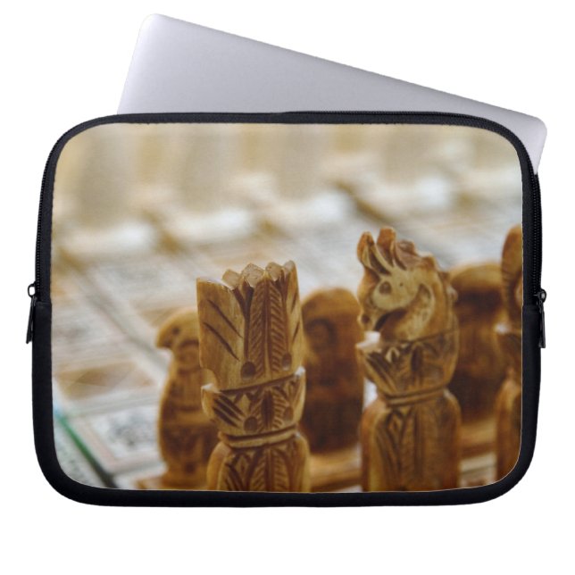 チェスセット売り出し、カーン·エル·カリリ·バザール。 ラップトップスリーブ (正面)