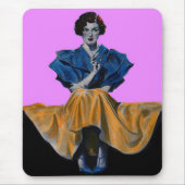 チェスターフィールドを楽しんでいる1934年のかわいらしい女性 マウスパッド (正面)