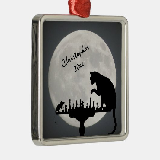チェスパーソナライズされたの満月の猫とマウスゲーム メタルオーナメント (右)