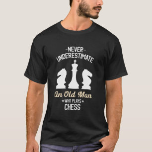 チェスフーの老人を甘く見遊てはいけない Tシャツ