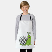 チェスボードでチェスにカタツムリ エプロン (着用した状態)