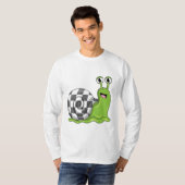 チェスボードでチェスにカタツムリ Tシャツ (正面フル)