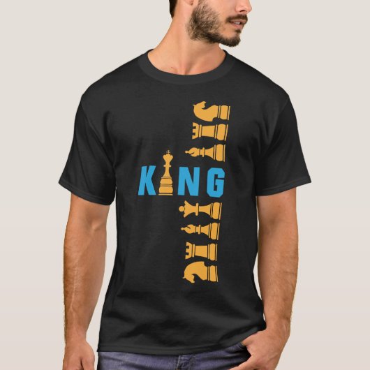 チェスボードのキング - 戦略力の王権デザイン Tシャツ (正面)