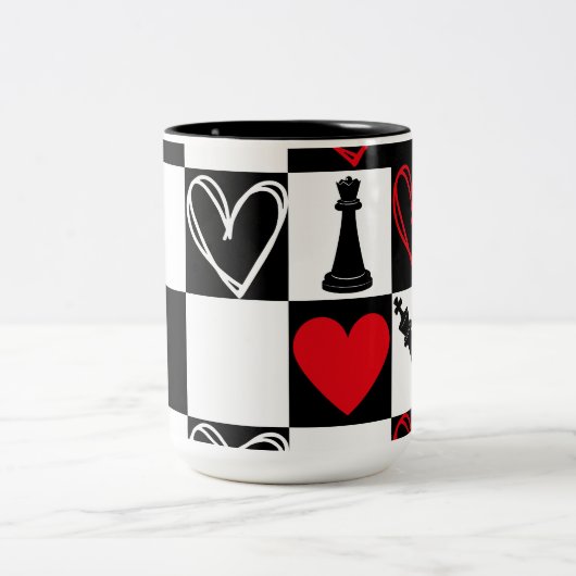 チェスボードハートヴァレンティーンズデイB&W ツートーンマグカップ (中央)