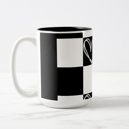 チェスボードハートヴァレンティーンズデイB&W ツートーンマグカップ (左)