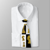 チェス盤および金ゴールドの駒パターン ネクタイ (タイ)