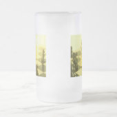 チェス盤の曇らされたガラスのビールのジョッキ フロストグラスビールジョッキ (中央)