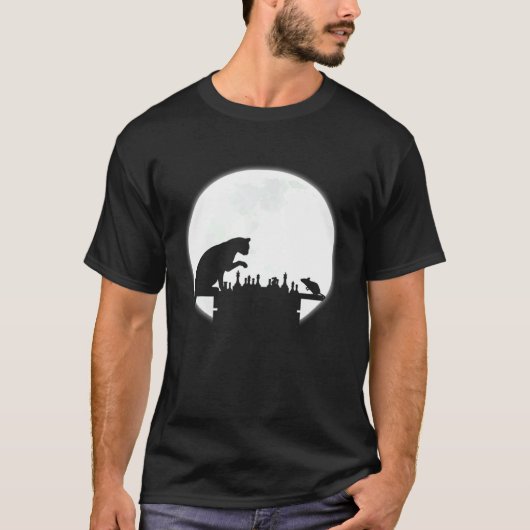 チェス盤、猫、ネズミ、そして満月 Tシャツ (正面)