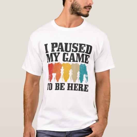 チェス おもしろい ポーズ中のゲーム レトロ Tシャツ (正面)