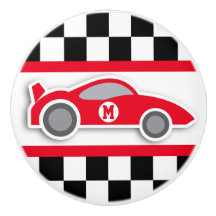 チェッカーフラグの赤いレーシングカーのドアノブ