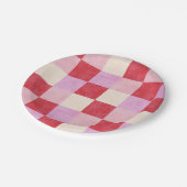 チェッカーボードのバレンタインの赤いピンク名門私立校風のクリーム ペーパープレート (アングル)