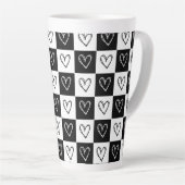 チェッカーボードハート カフェラテマグ (右アングル)